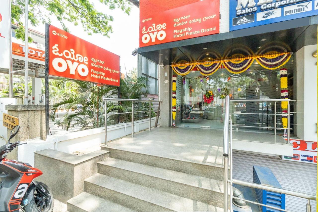 Oyo Hotel Fiesta Grand Bangalore Exterior foto